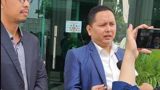 681bfb9e80c91-teks-foto-ketua-umum-petisi-ahli-pitra-romadoni-nasution_jatim